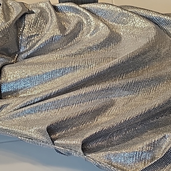 Sparkly, metallic gown. - Picture 5 of 9